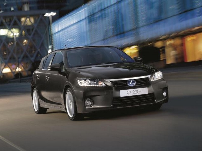 Lexus CT 200h na trh